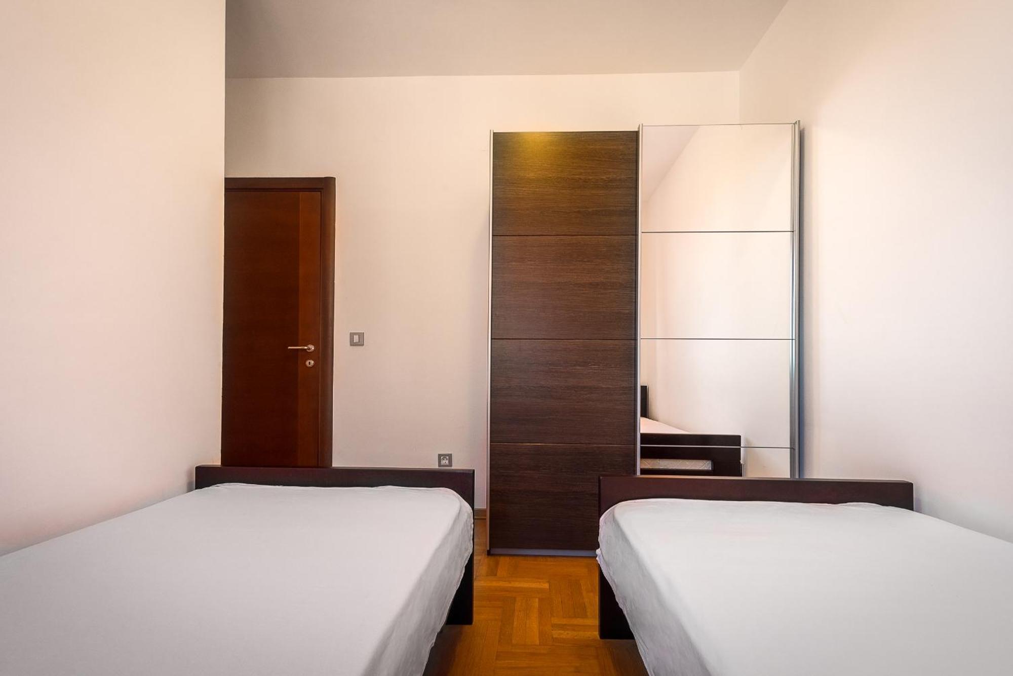 Apartments Montreal บุดวา ภายนอก รูปภาพ