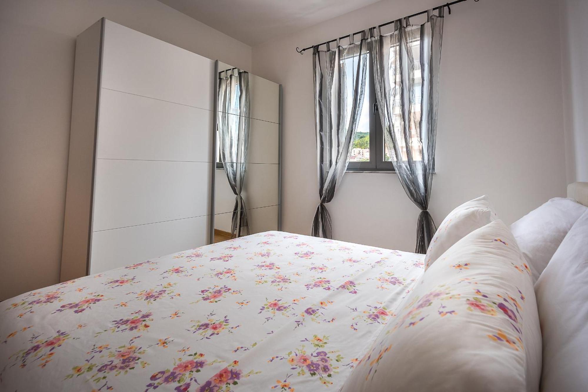 Apartments Montreal บุดวา ภายนอก รูปภาพ