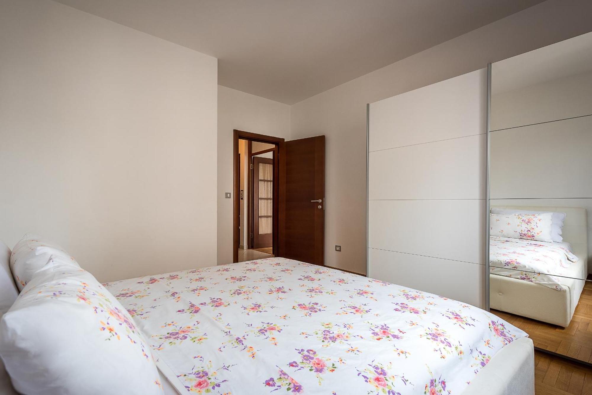 Apartments Montreal บุดวา ภายนอก รูปภาพ