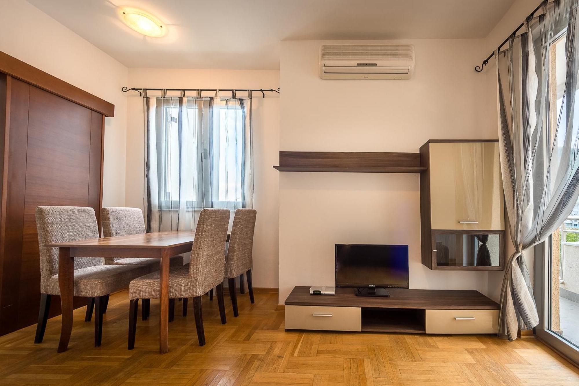 Apartments Montreal บุดวา ภายนอก รูปภาพ