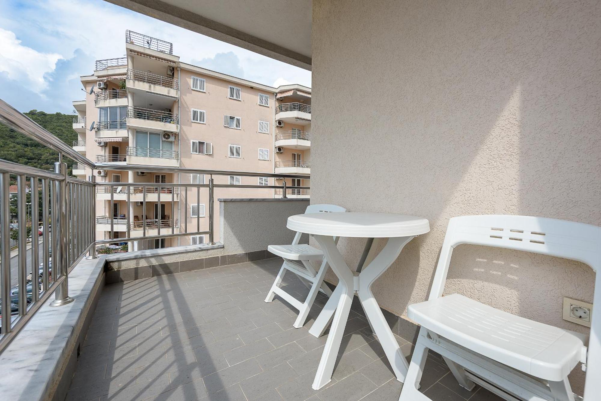 Apartments Montreal บุดวา ภายนอก รูปภาพ